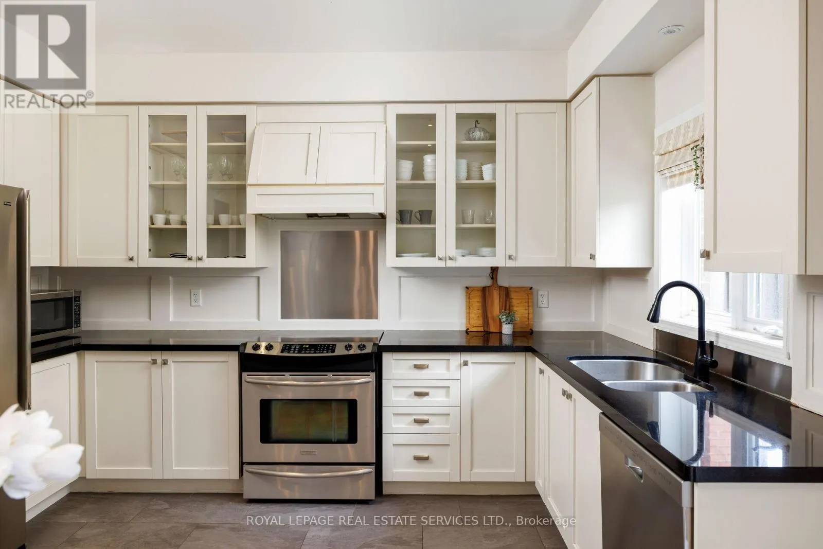 2202 BROOKHAVEN CRESCENT