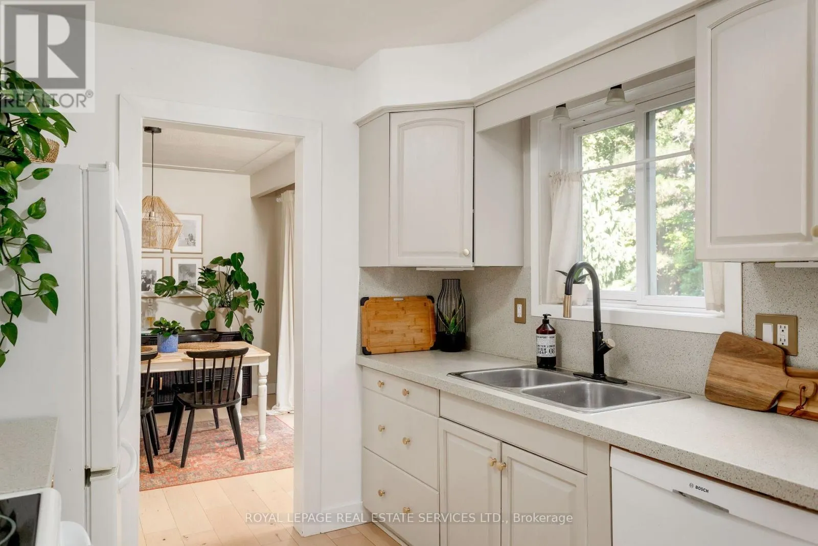 2430 REDFERN ROAD