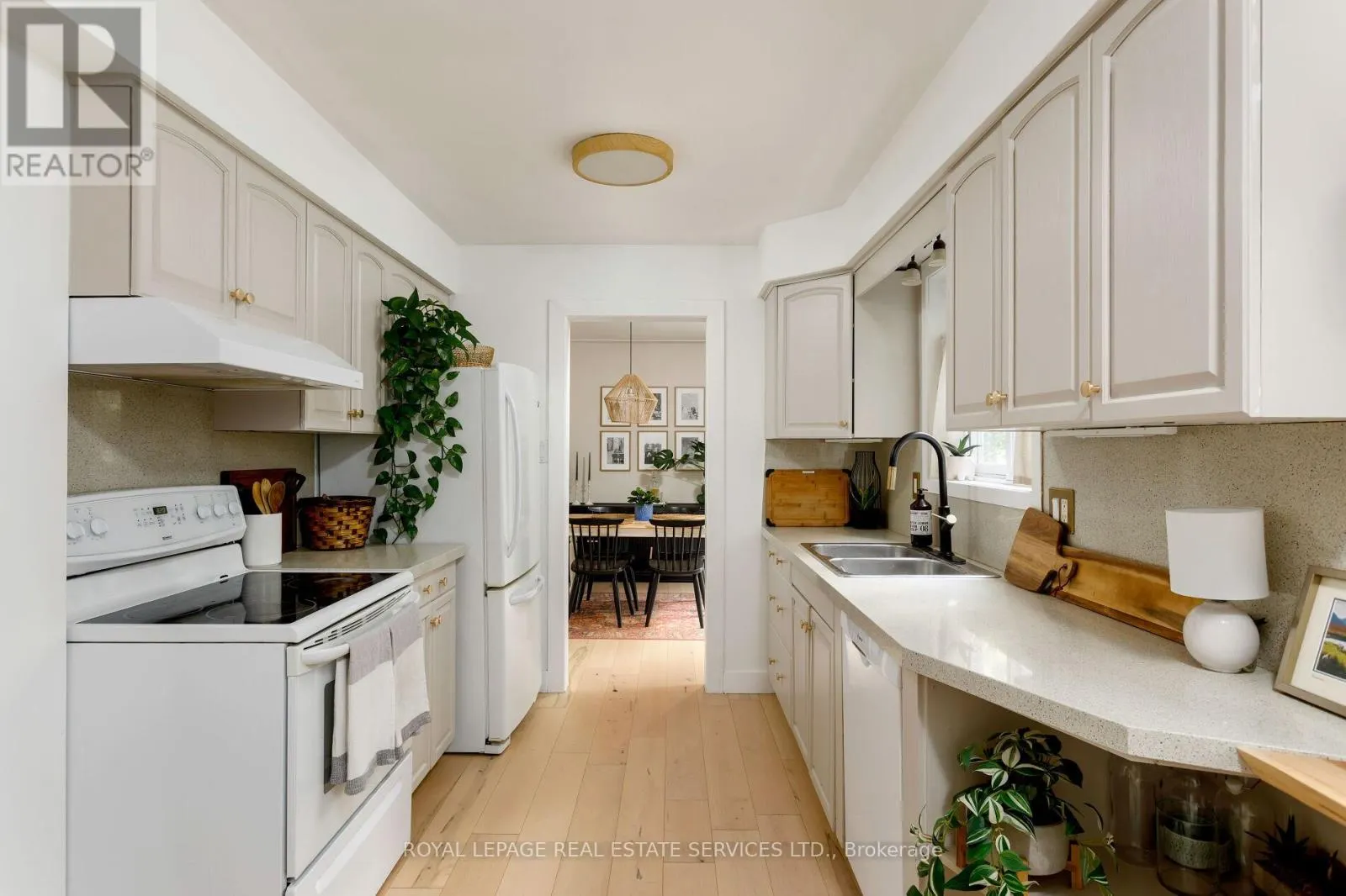 2430 REDFERN ROAD