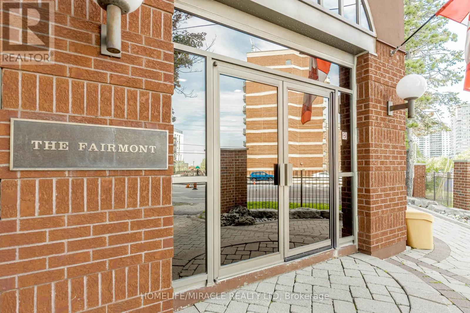208 - 25 FAIRVIEW ROAD W