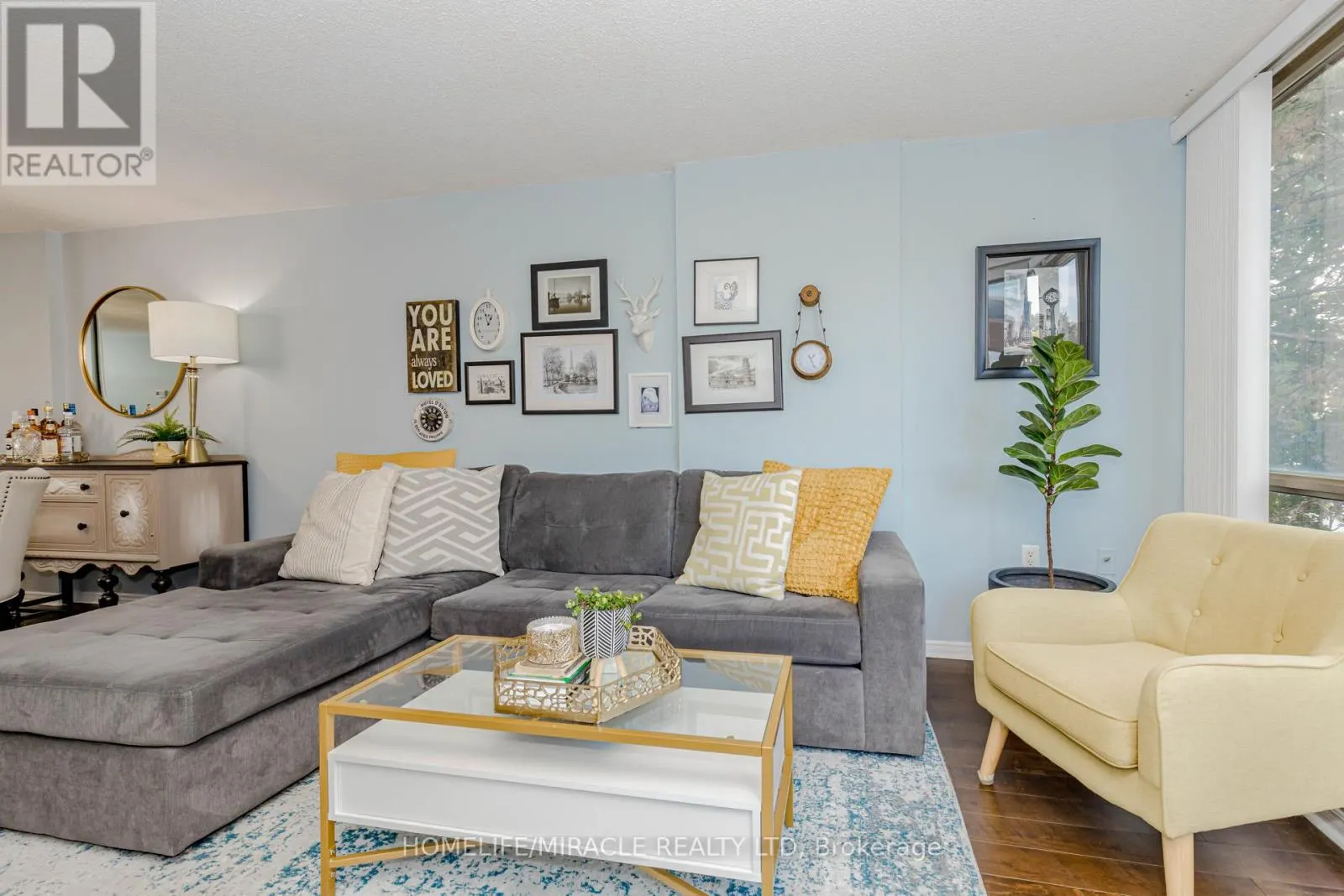 208 - 25 FAIRVIEW ROAD W
