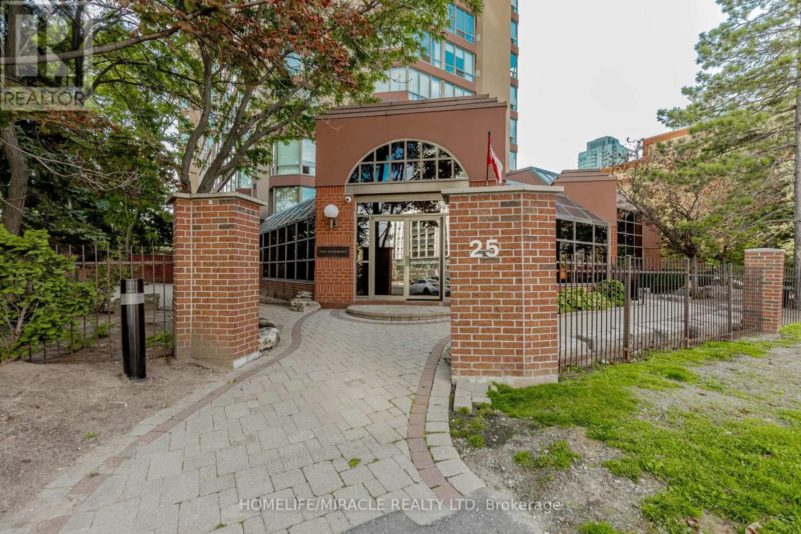 208 - 25 FAIRVIEW ROAD W