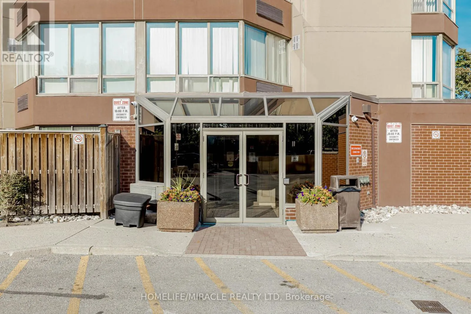 208 - 25 FAIRVIEW ROAD W