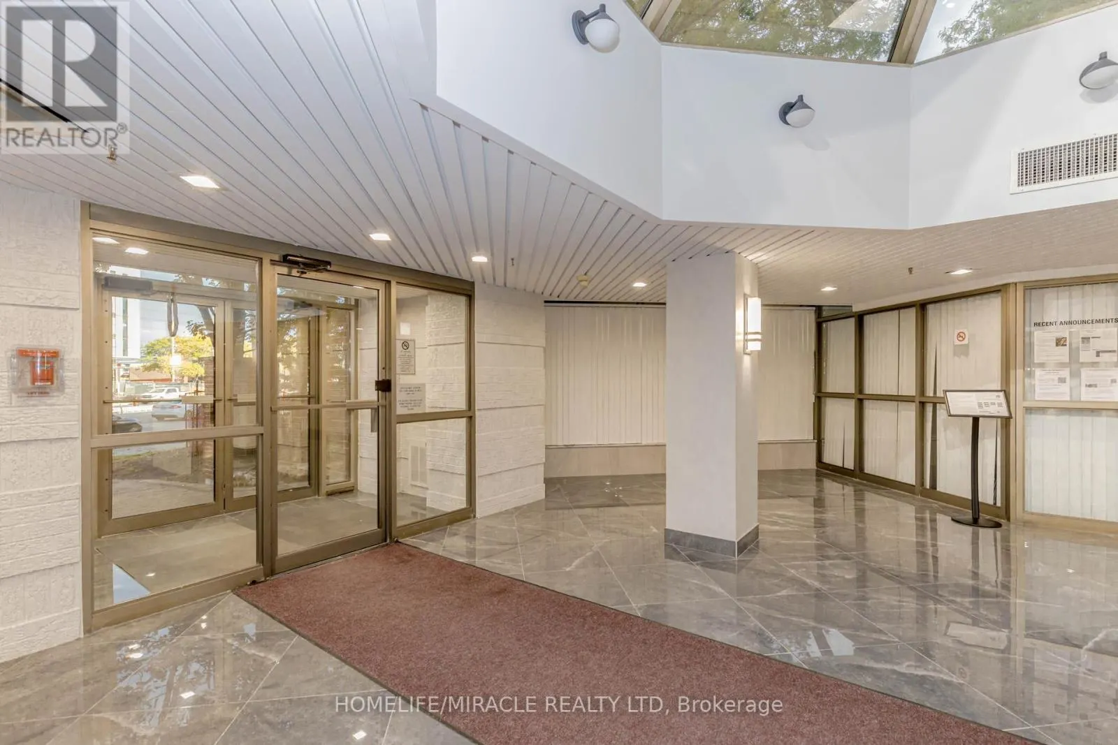 208 - 25 FAIRVIEW ROAD W