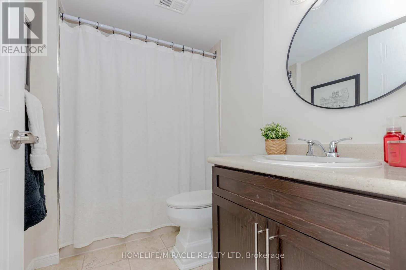 208 - 25 FAIRVIEW ROAD W