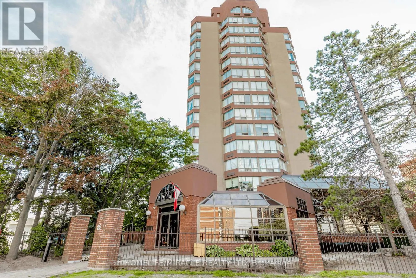 208 - 25 FAIRVIEW ROAD W