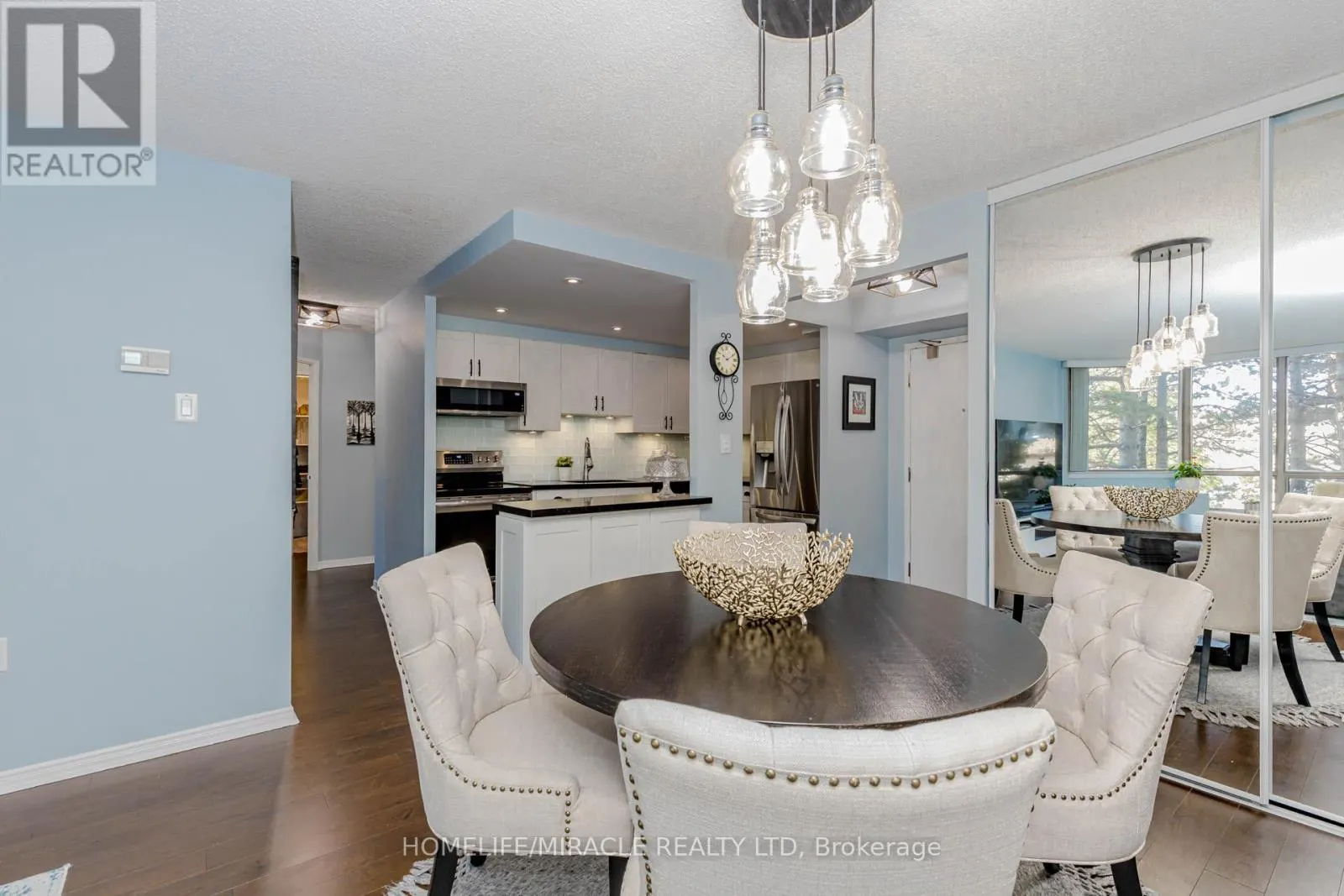 208 - 25 FAIRVIEW ROAD W