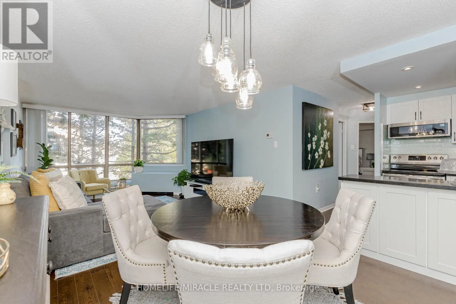 208 - 25 FAIRVIEW ROAD W