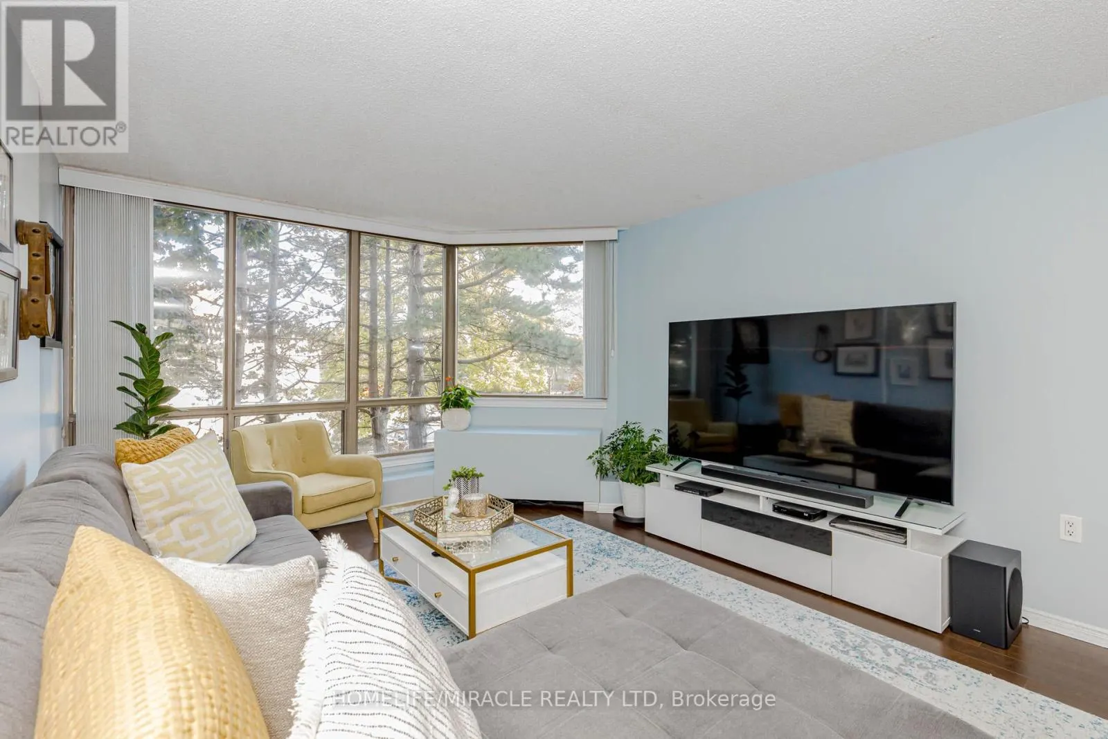 208 - 25 FAIRVIEW ROAD W