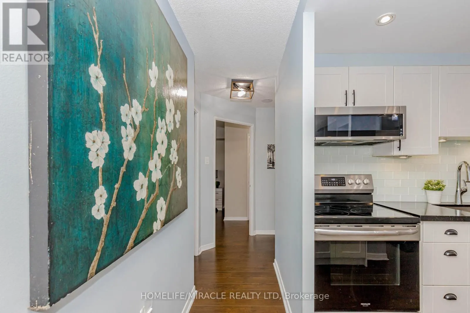 208 - 25 FAIRVIEW ROAD W