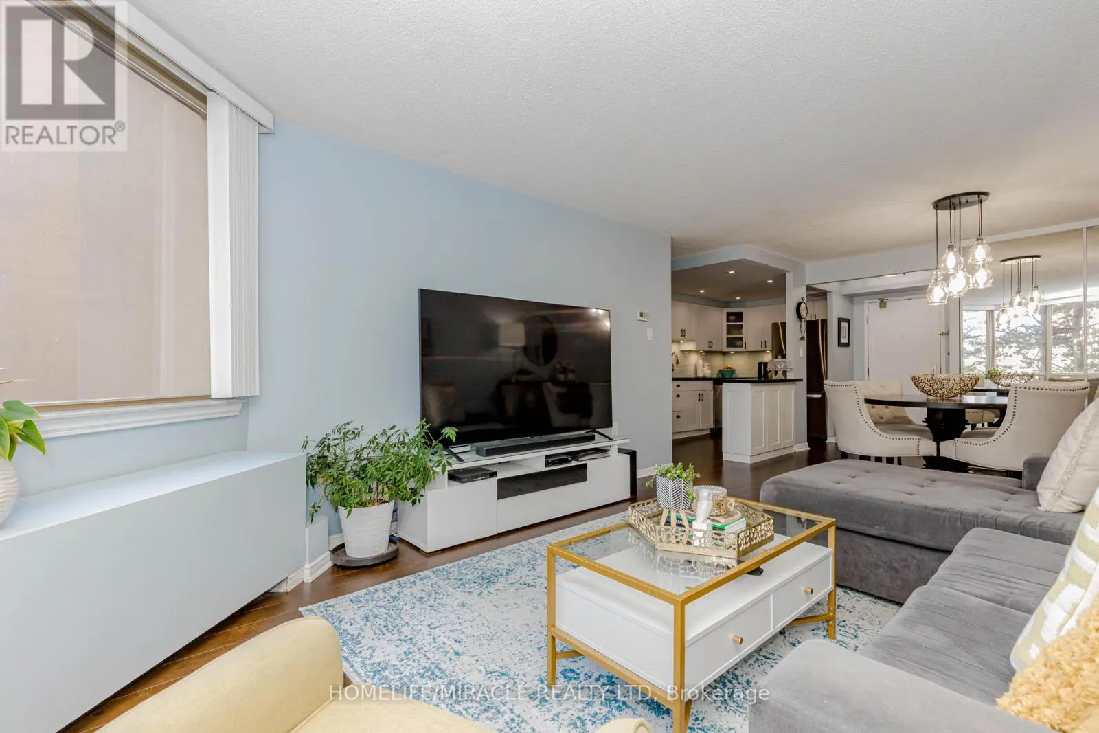 208 - 25 FAIRVIEW ROAD W