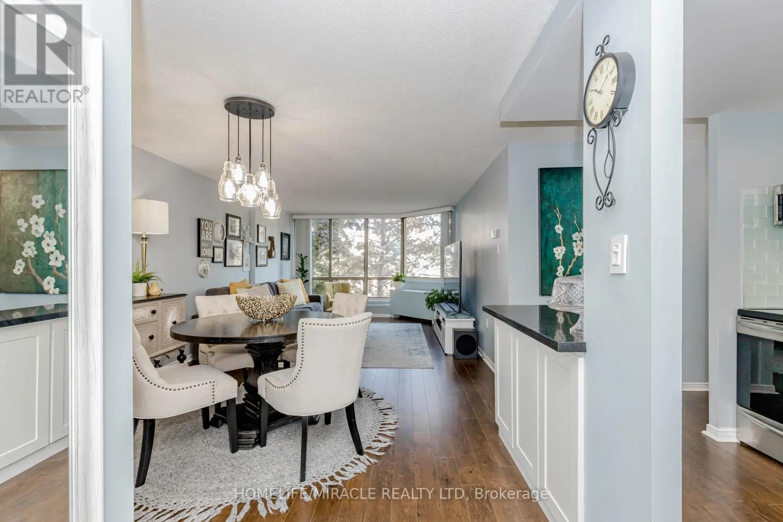 208 - 25 FAIRVIEW ROAD W