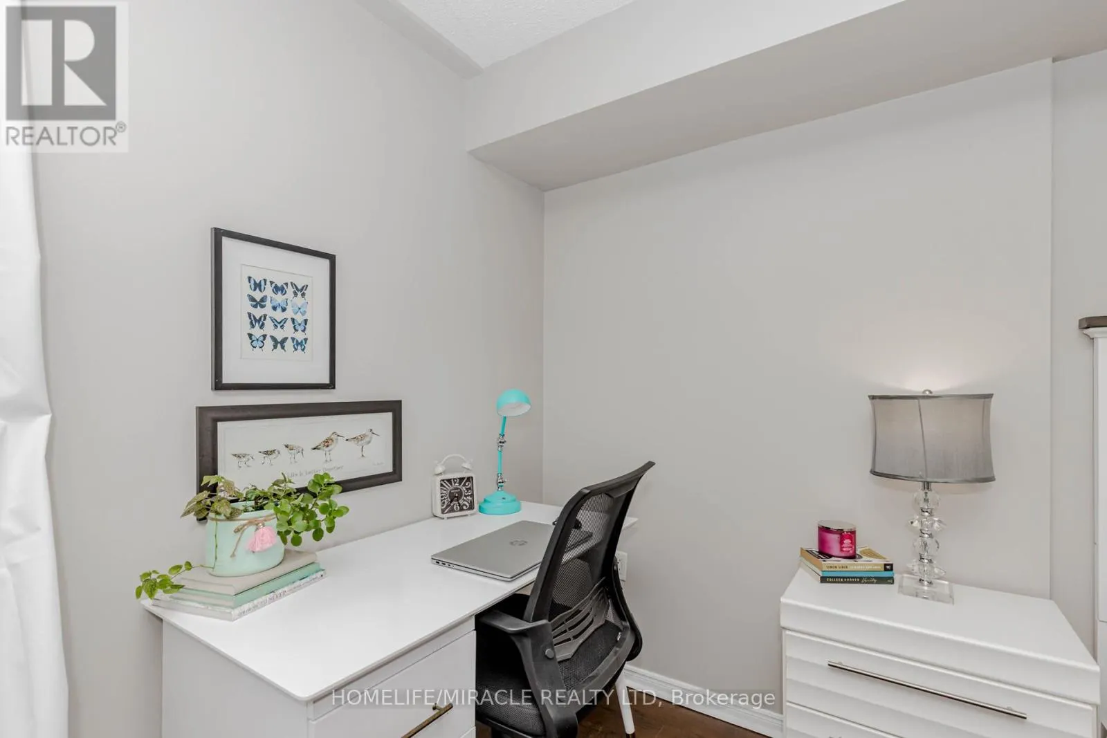 208 - 25 FAIRVIEW ROAD W