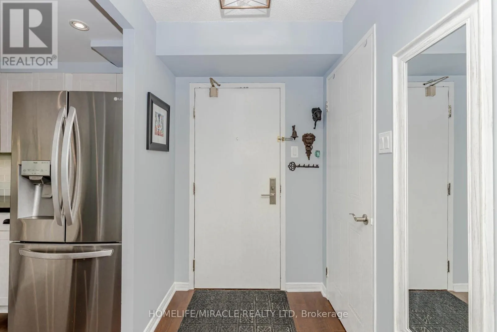 208 - 25 FAIRVIEW ROAD W