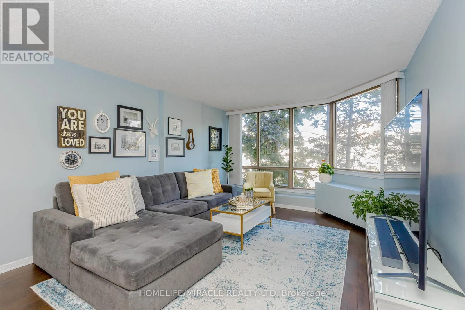 208 - 25 FAIRVIEW ROAD W