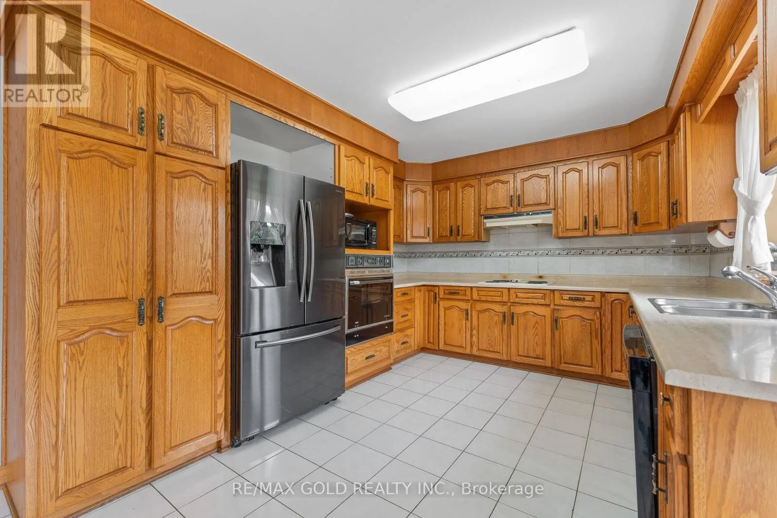 8 RYCKMAN LANE