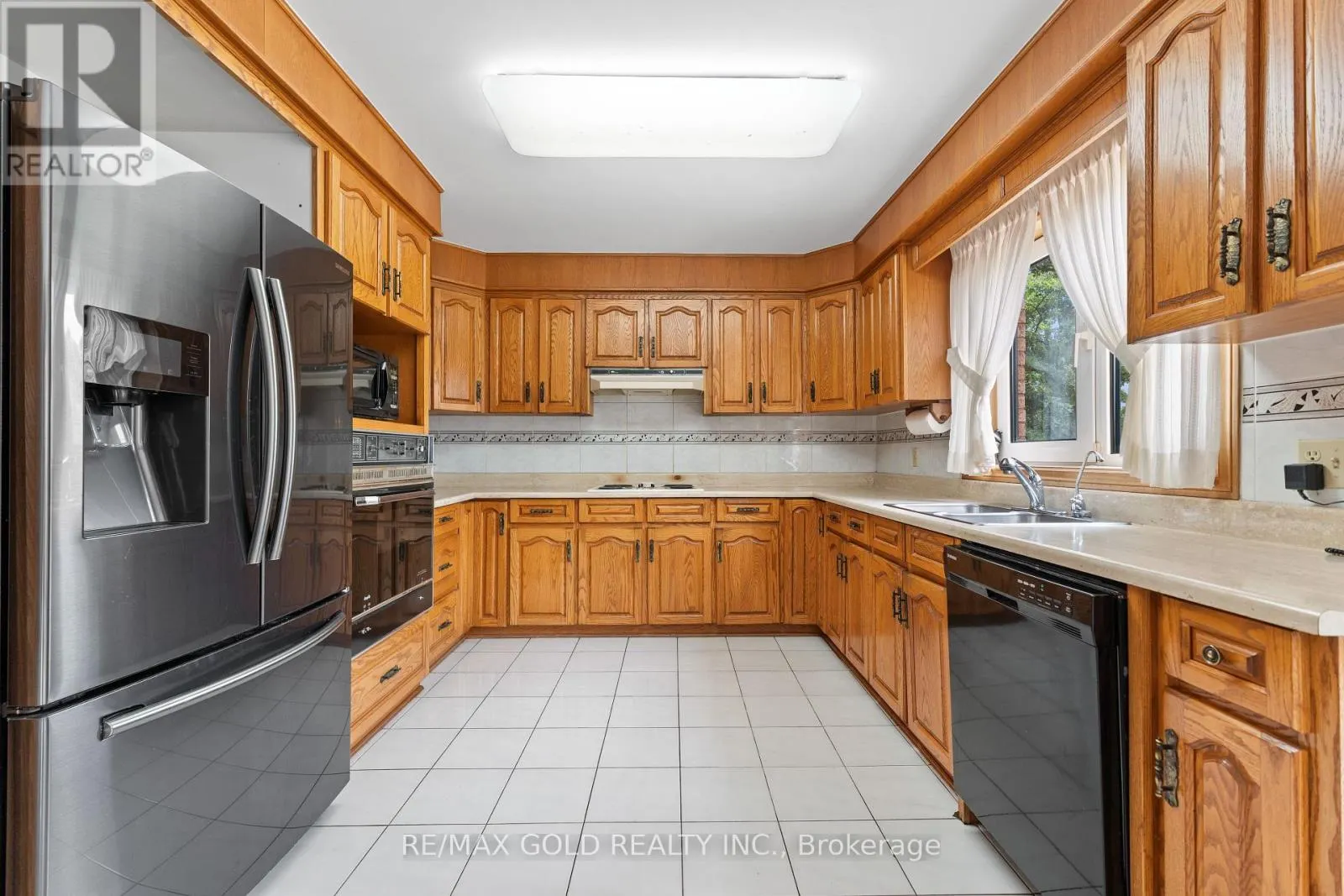 8 RYCKMAN LANE