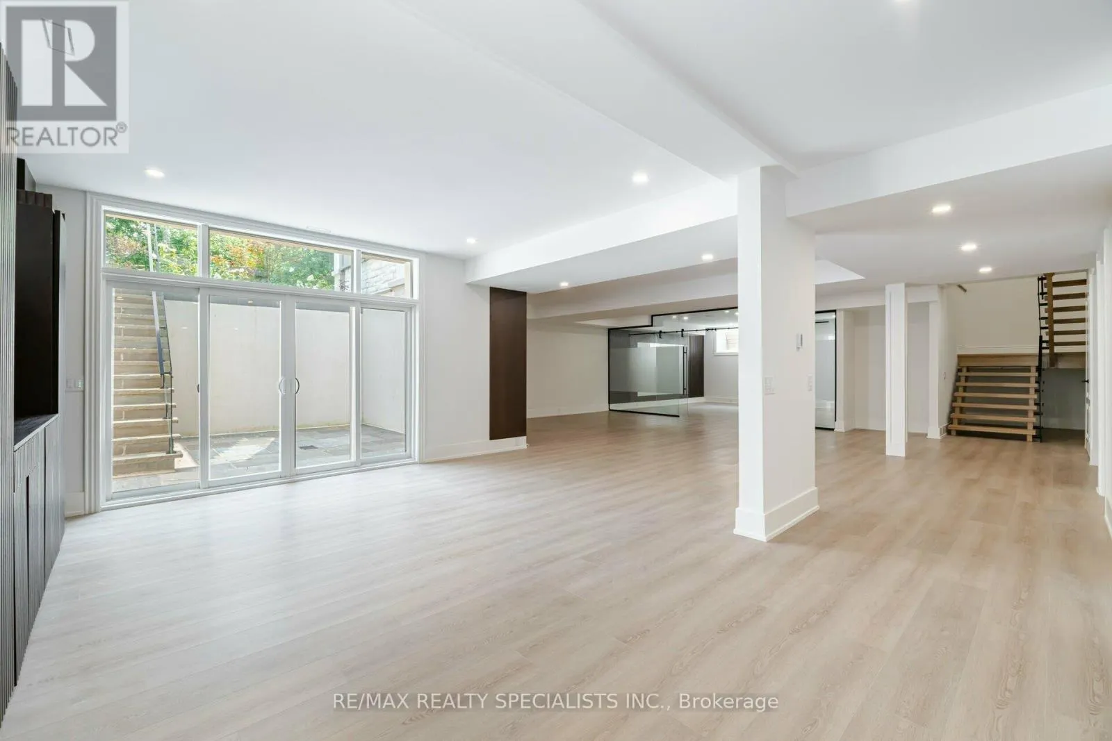 2014 LAKESHORE ROAD W