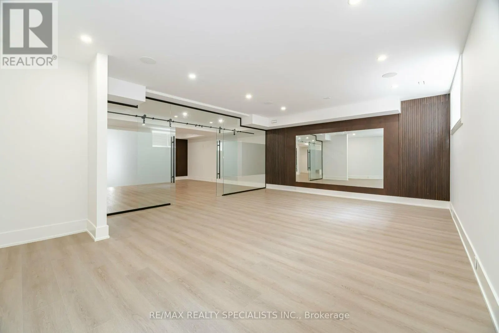 2014 LAKESHORE ROAD W