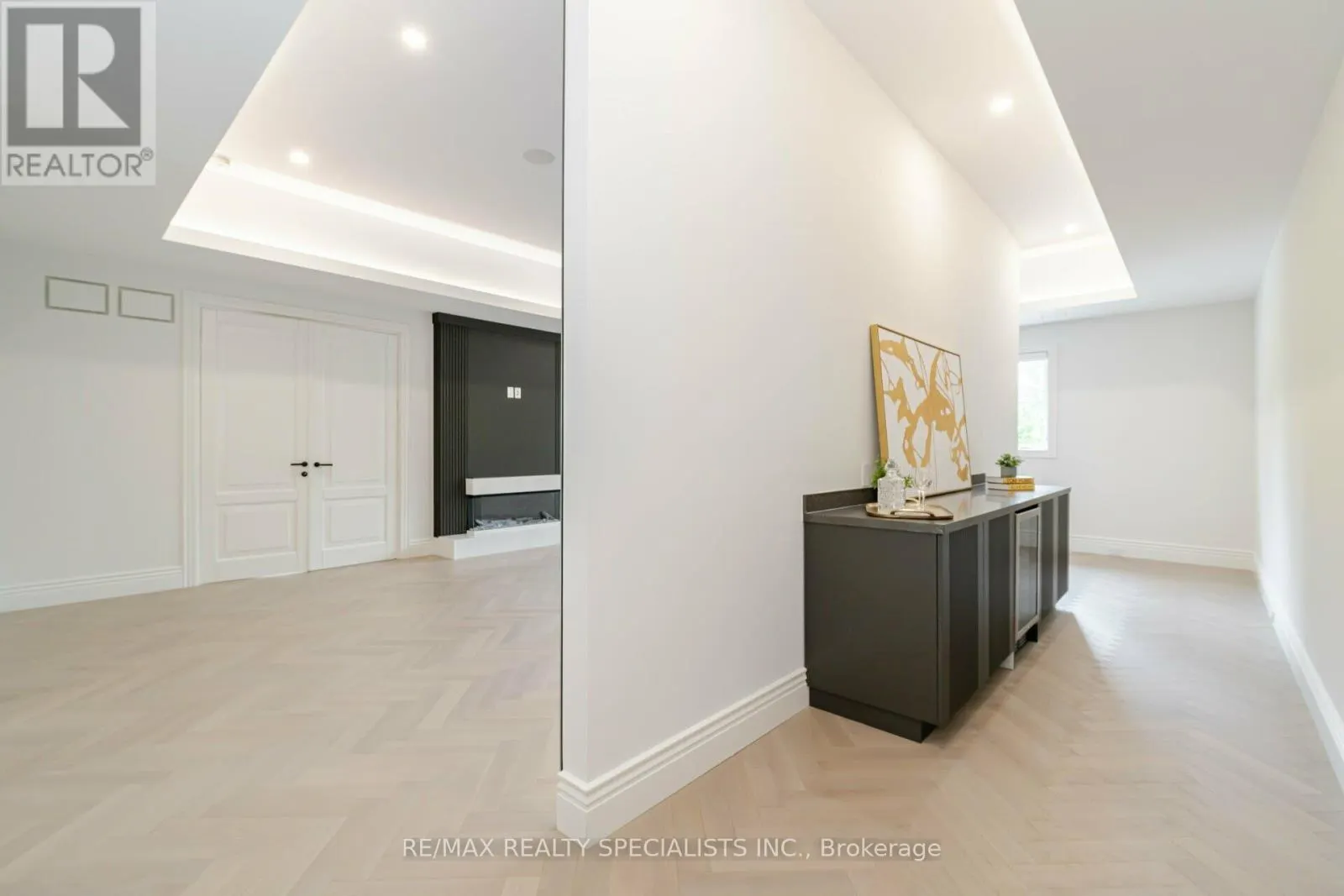 2014 LAKESHORE ROAD W