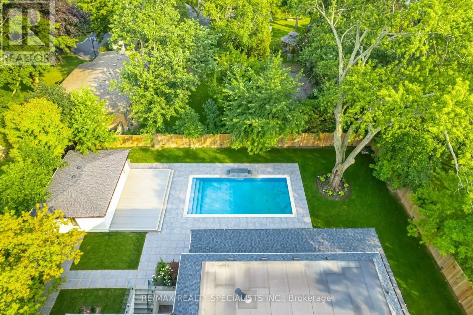 2014 LAKESHORE ROAD W