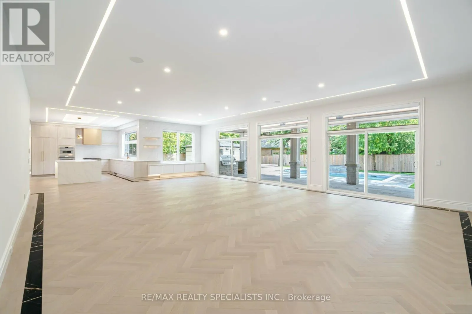 2014 LAKESHORE ROAD W