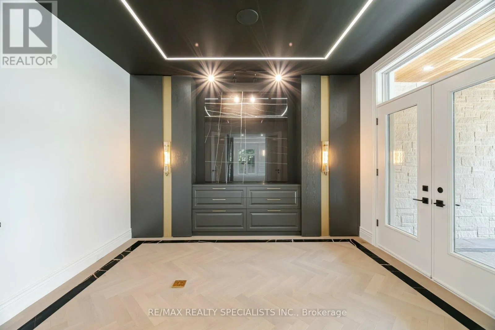 2014 LAKESHORE ROAD W