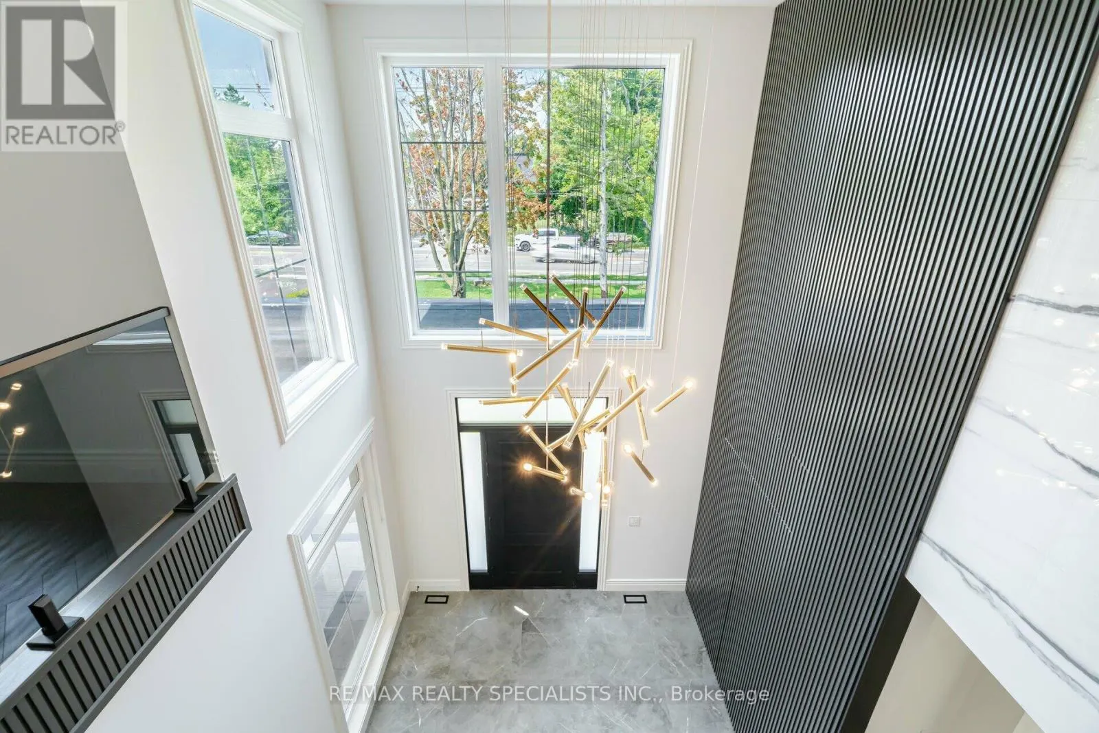 2014 LAKESHORE ROAD W
