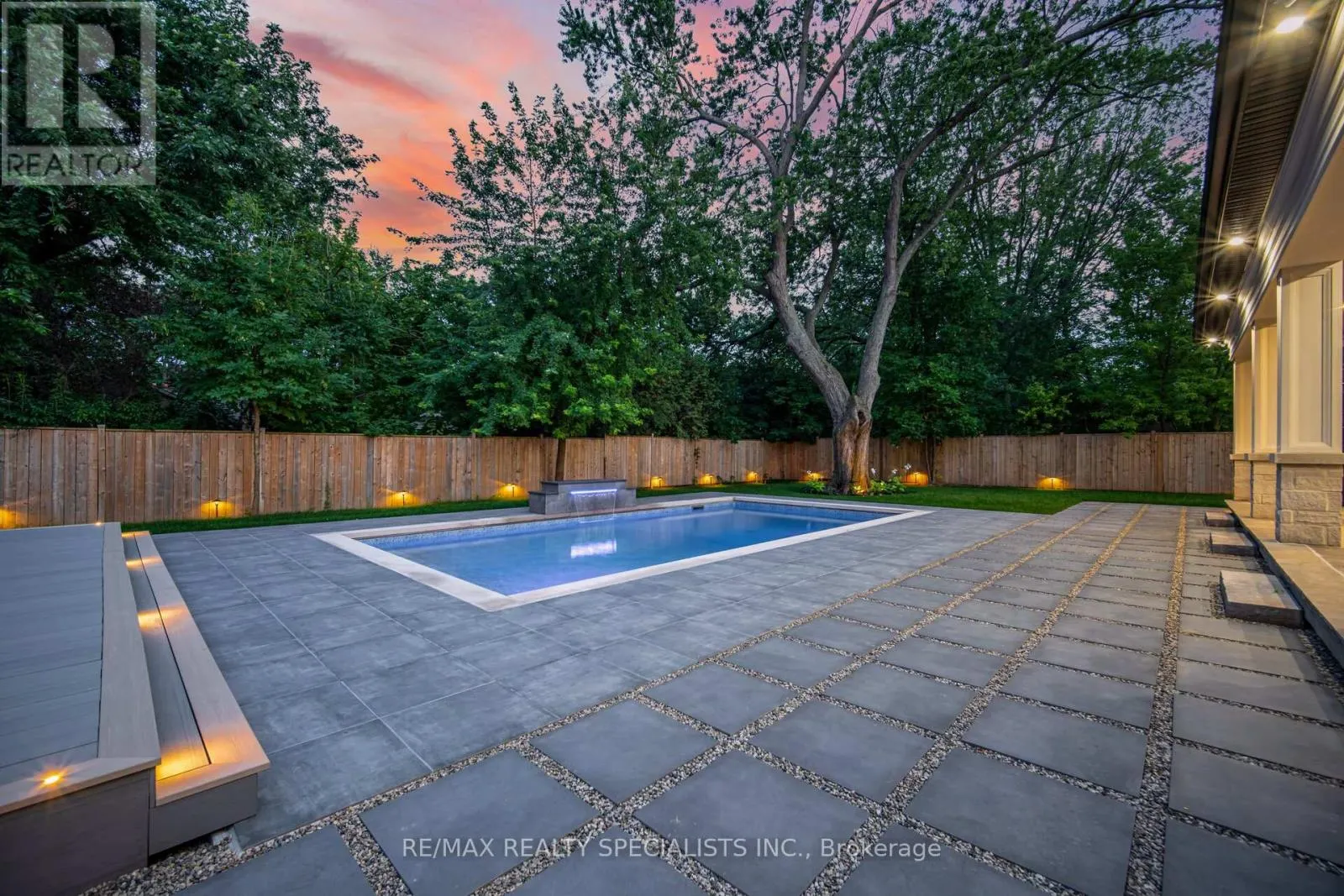 2014 LAKESHORE ROAD W