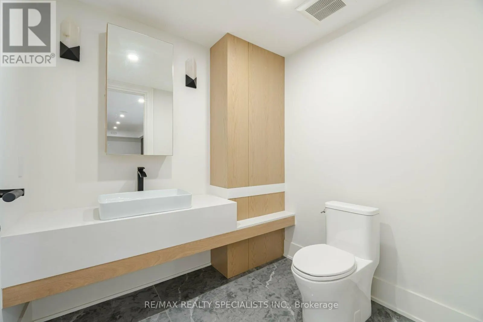 2014 LAKESHORE ROAD W