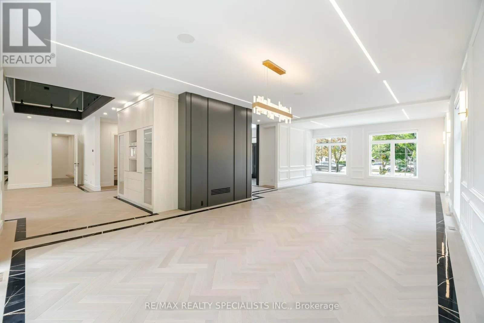 2014 LAKESHORE ROAD W