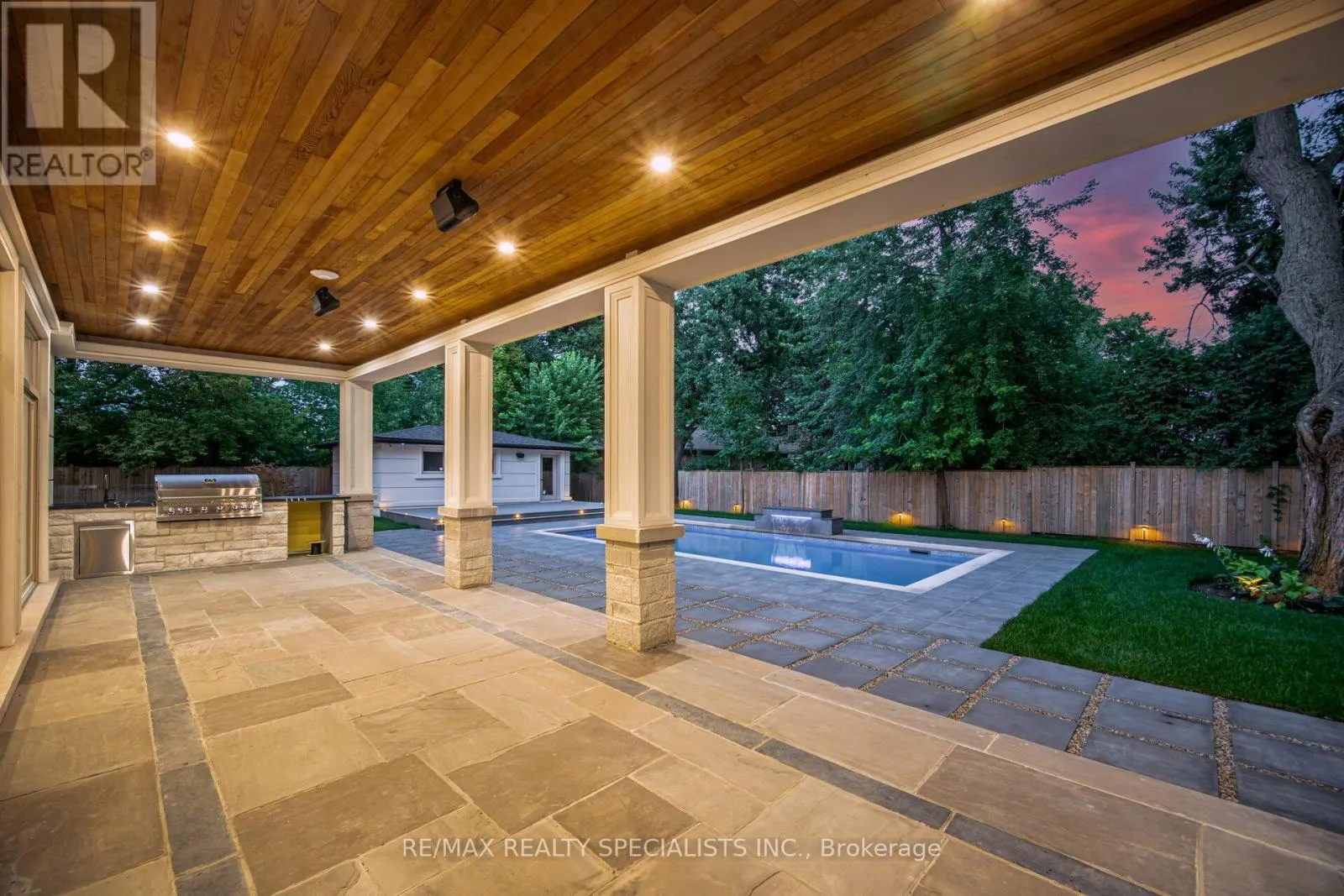 2014 LAKESHORE ROAD W