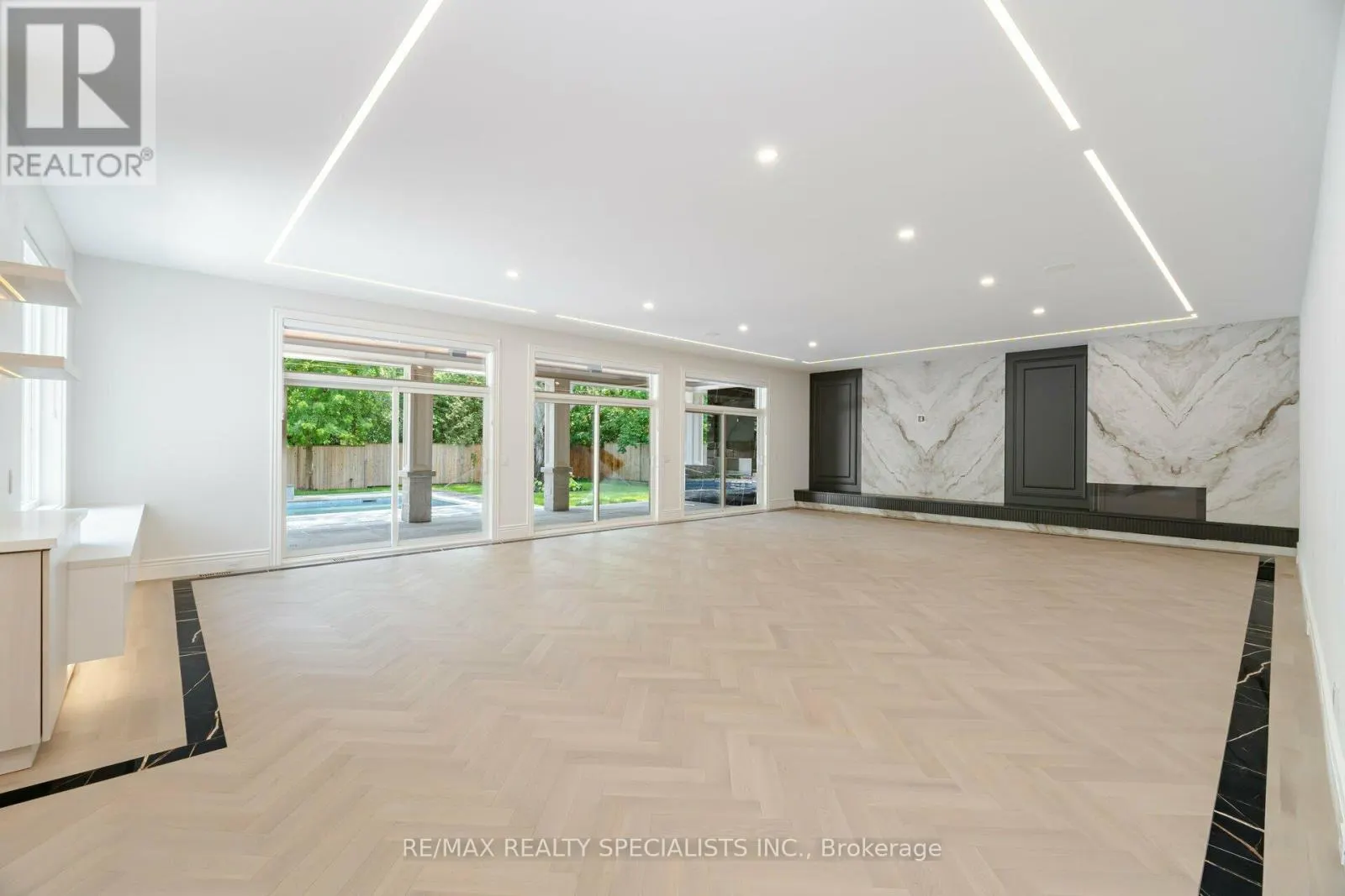 2014 LAKESHORE ROAD W
