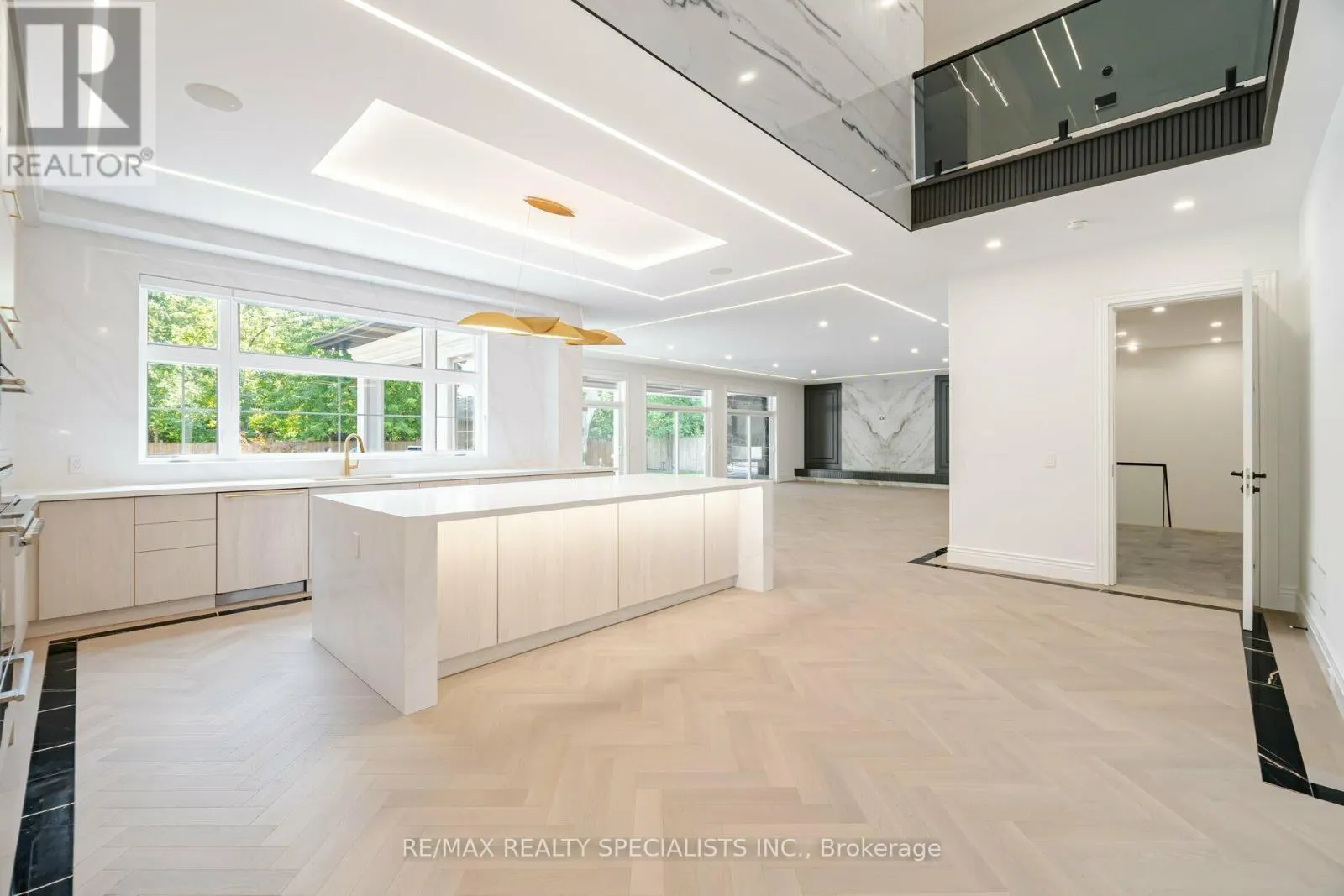2014 LAKESHORE ROAD W