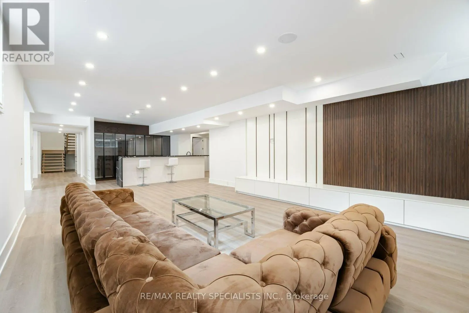2014 LAKESHORE ROAD W