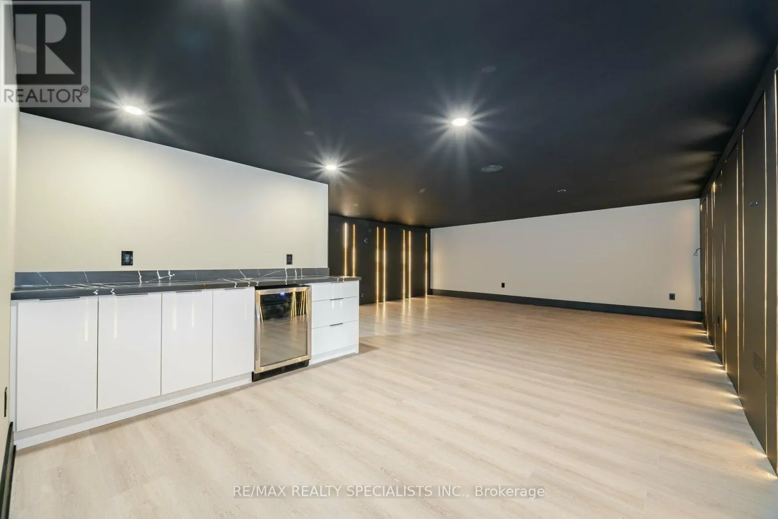 2014 LAKESHORE ROAD W