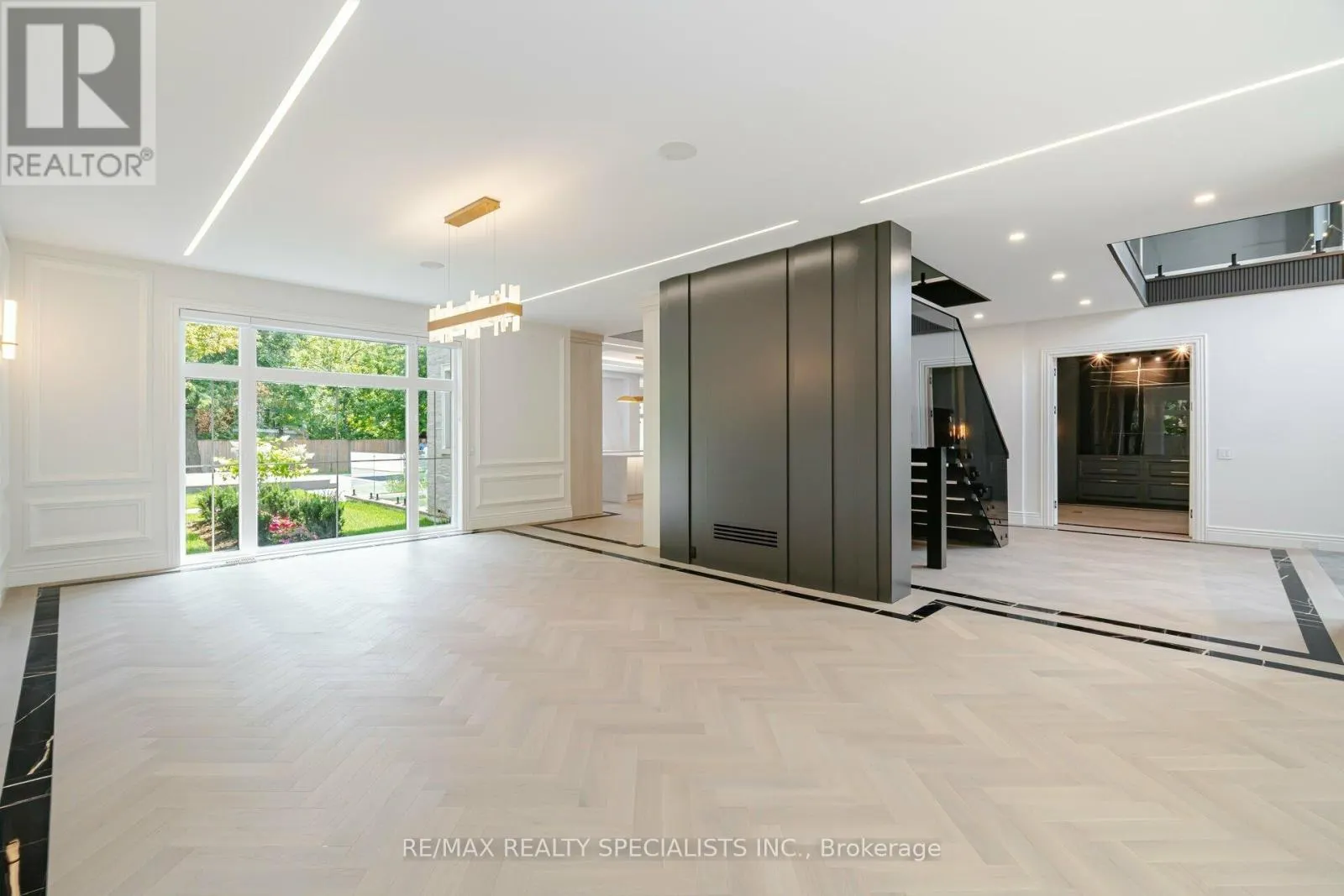 2014 LAKESHORE ROAD W