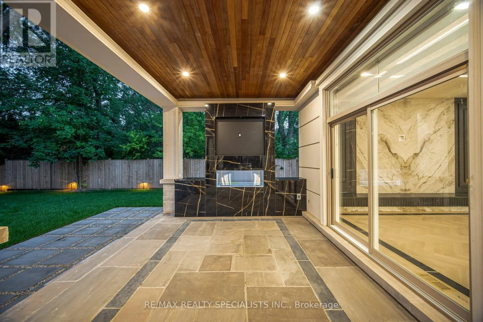 2014 LAKESHORE ROAD W