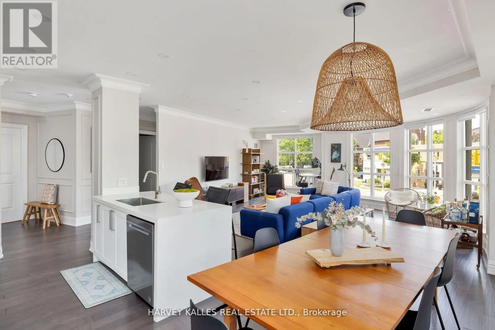 212 - 3085 BLOOR STREET W
