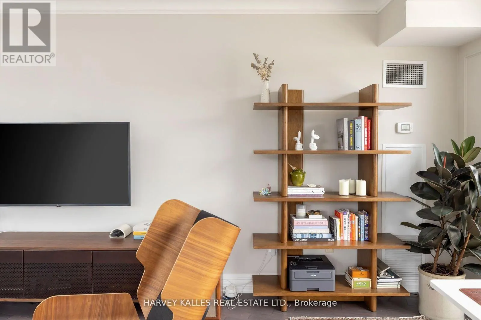 212 - 3085 BLOOR STREET W