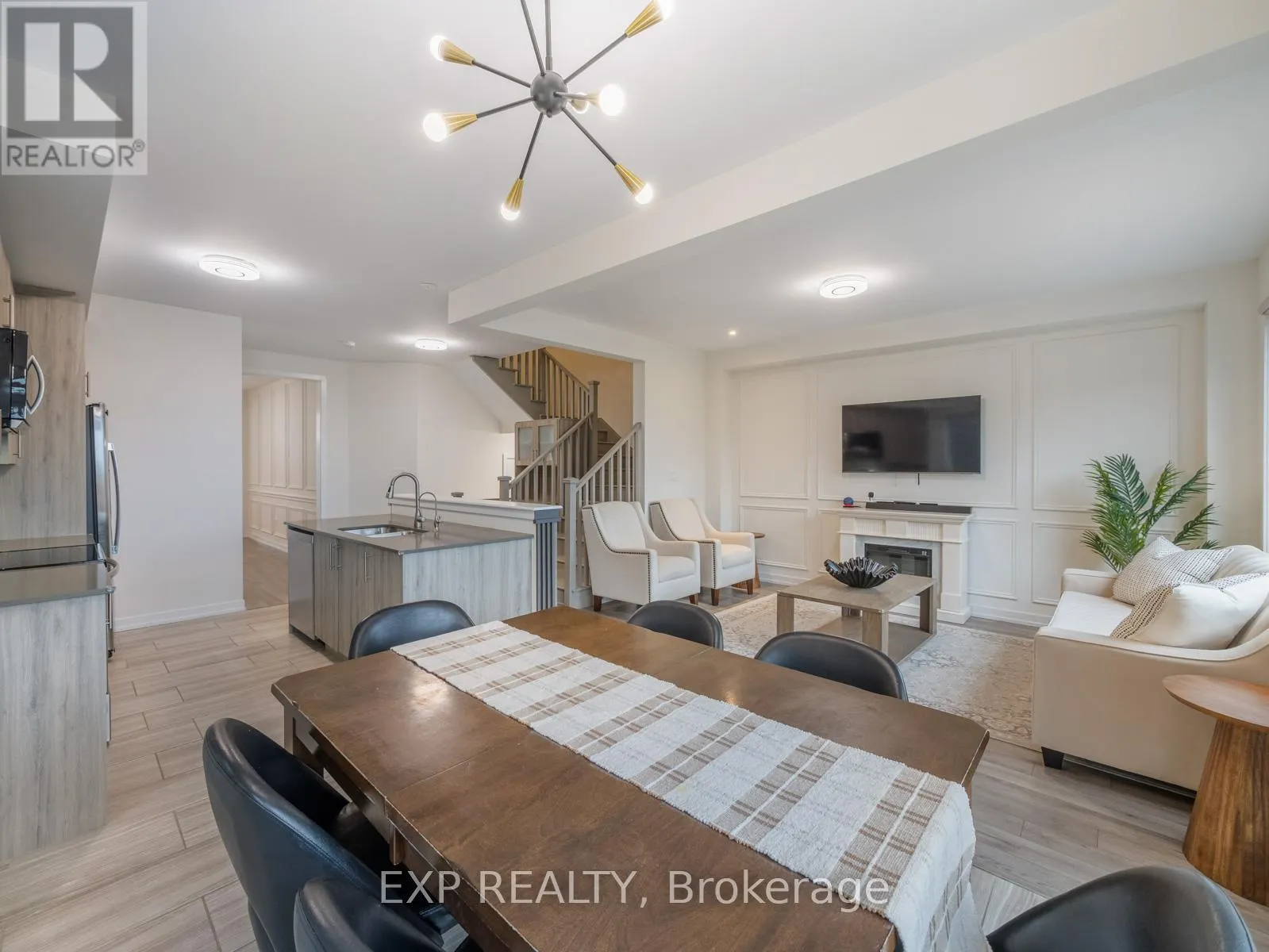 1476 ROSE WAY