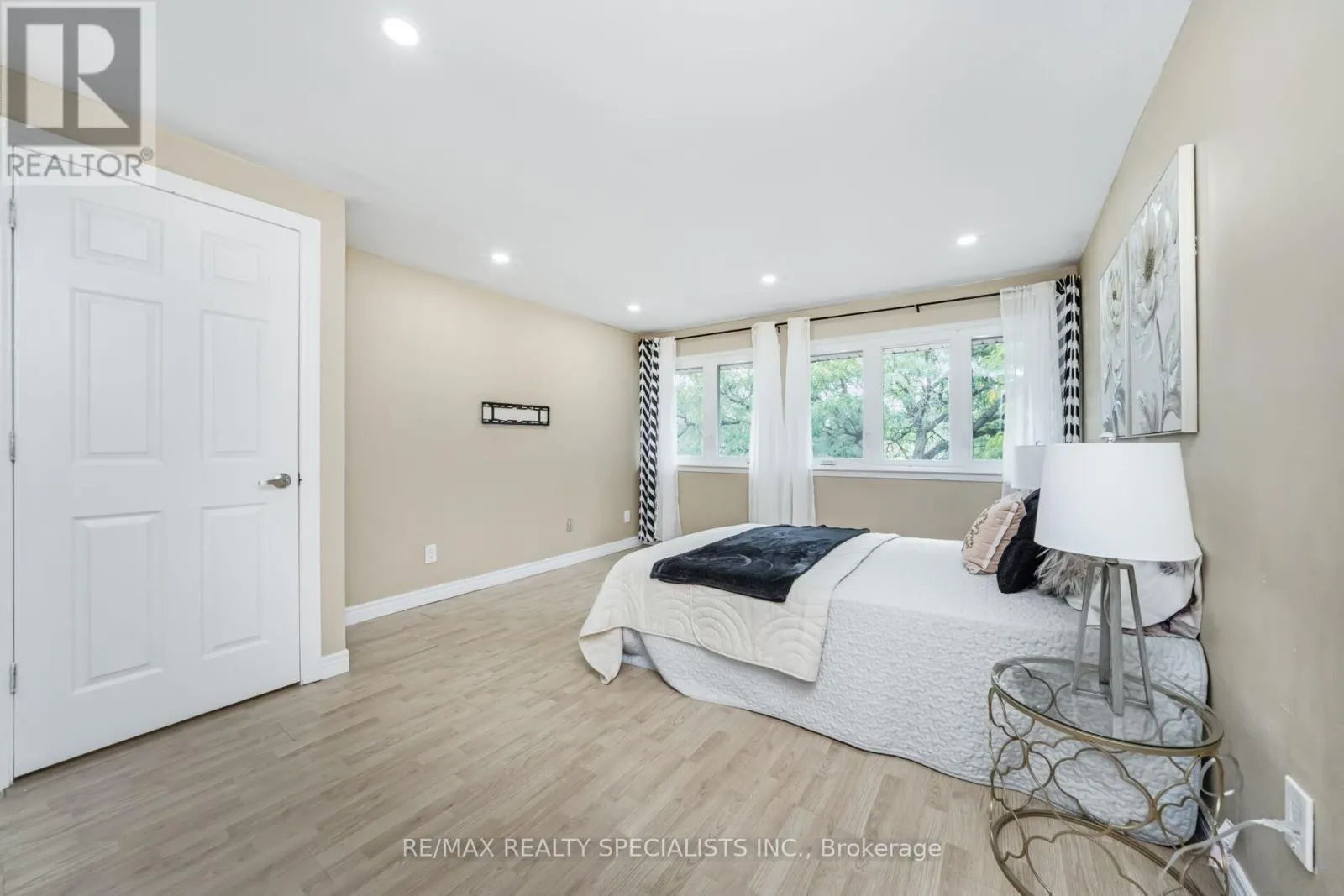 32 - 2881 WINDWOOD DRIVE