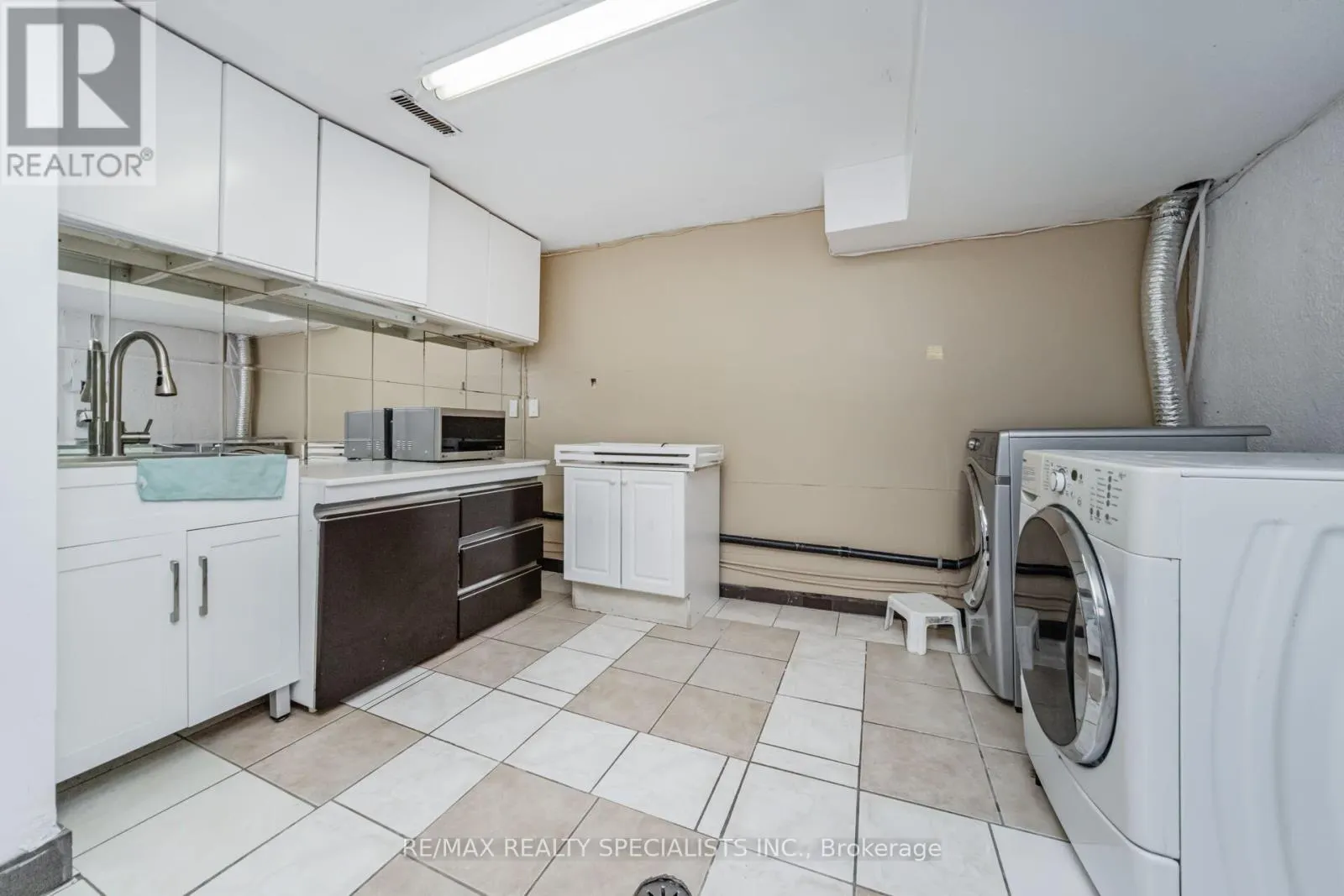 32 - 2881 WINDWOOD DRIVE