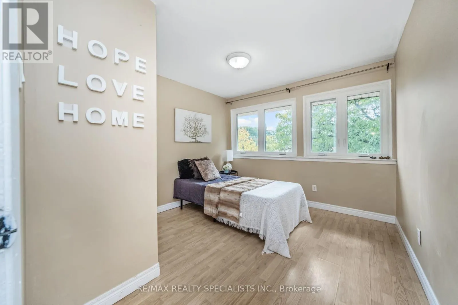 32 - 2881 WINDWOOD DRIVE