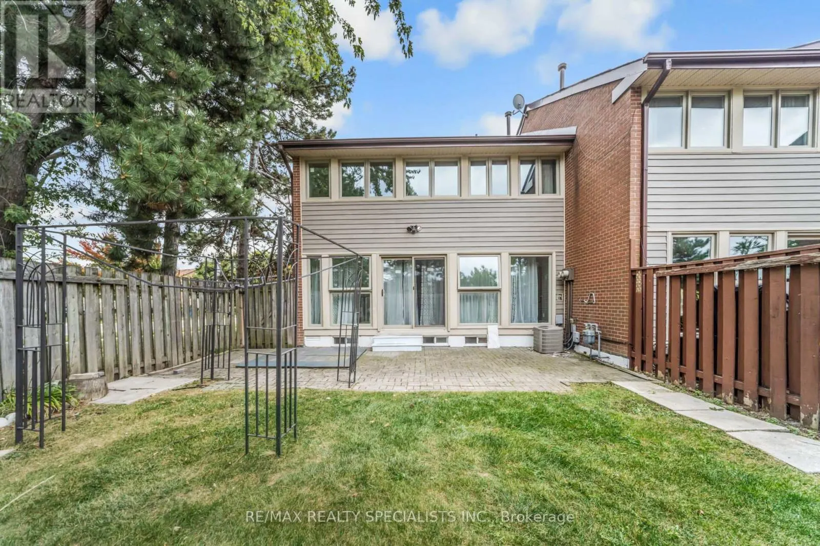 32 - 2881 WINDWOOD DRIVE