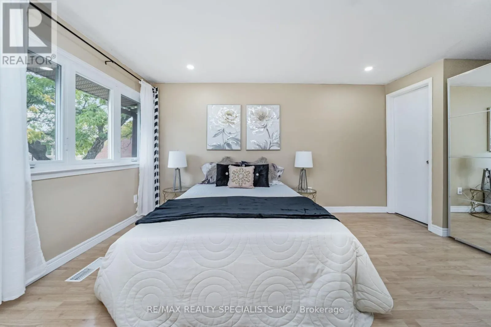 32 - 2881 WINDWOOD DRIVE
