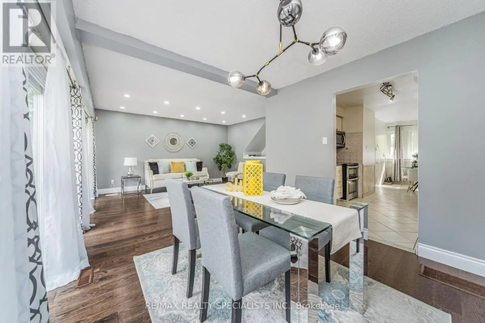 32 - 2881 WINDWOOD DRIVE