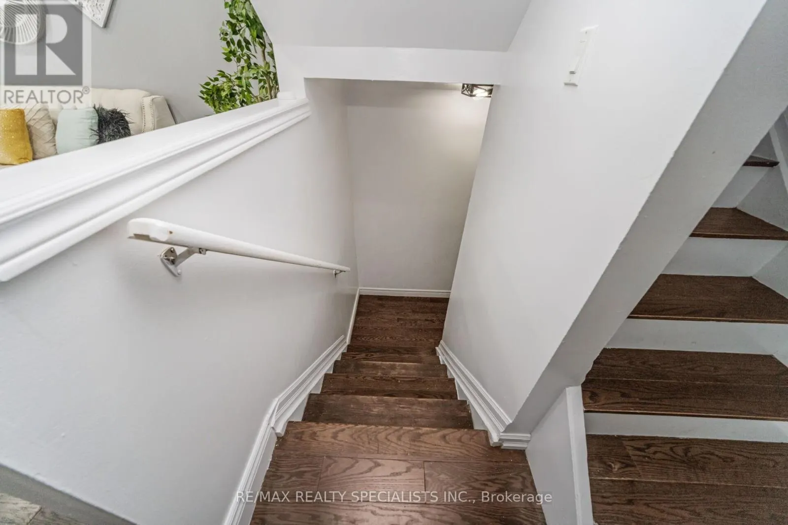 32 - 2881 WINDWOOD DRIVE