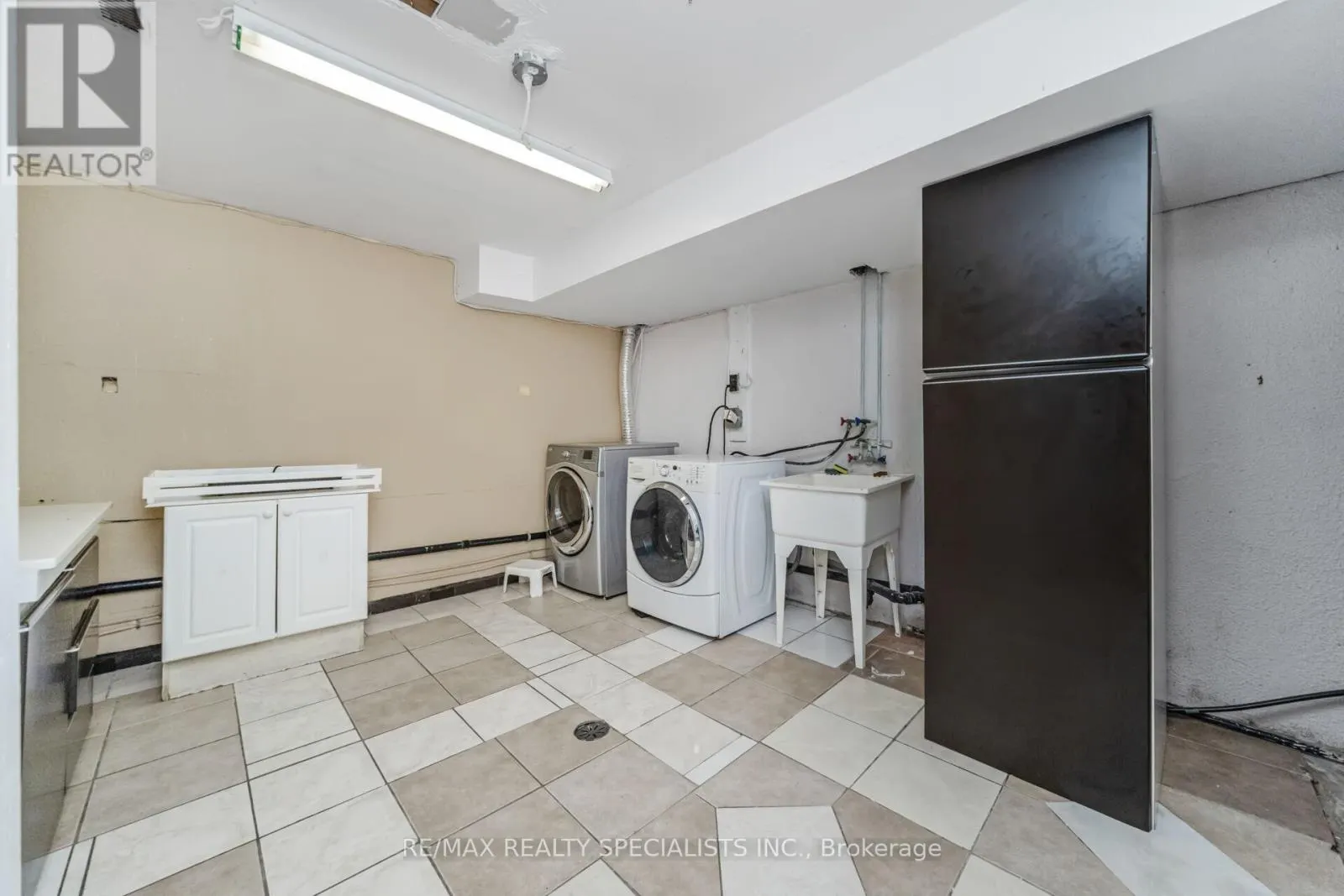 32 - 2881 WINDWOOD DRIVE