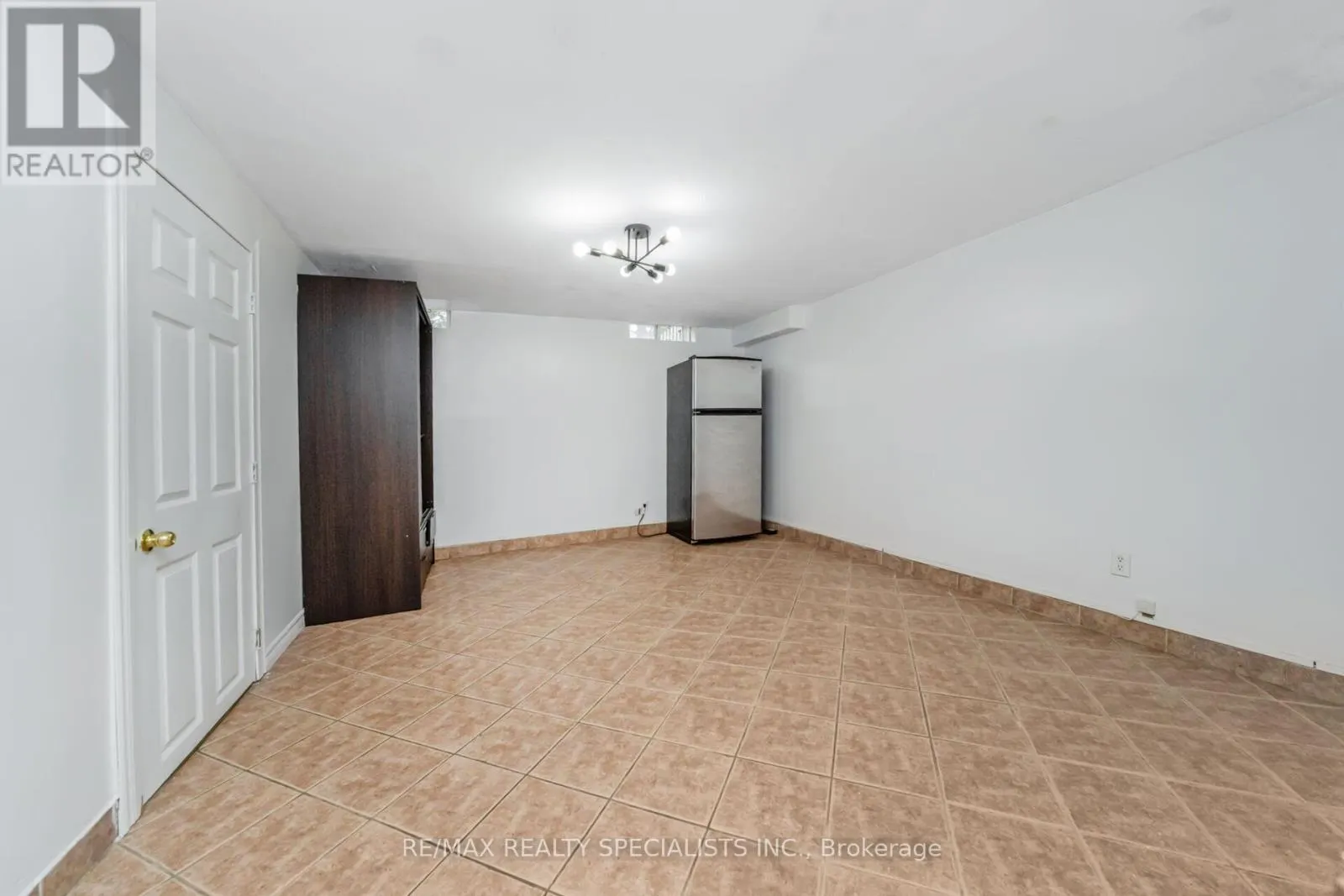 32 - 2881 WINDWOOD DRIVE